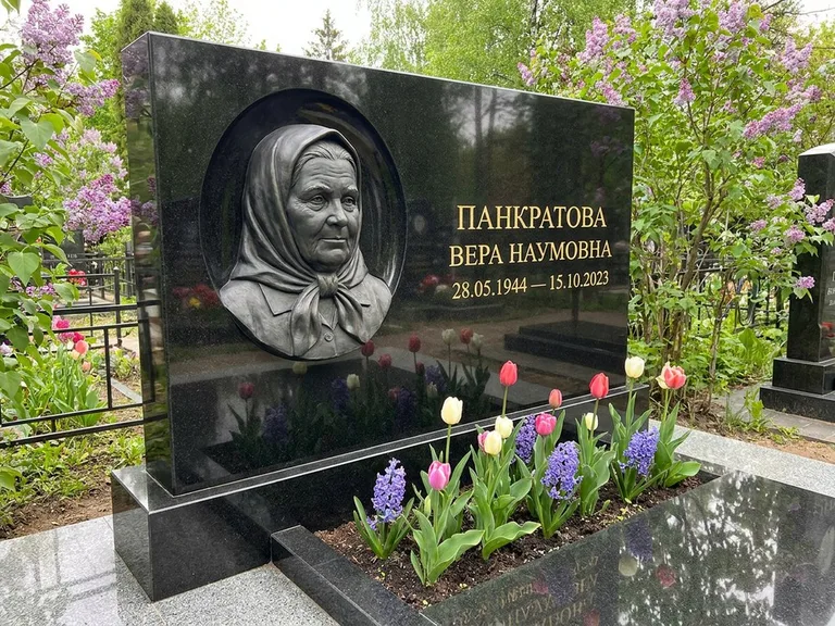 Памятник с барельефом — выполненная работа 26 в Набережных Челнах