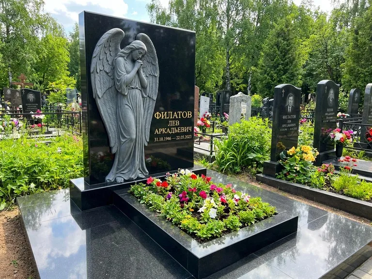 Памятник с барельефом — выполненная работа 31 в Набережных Челнах