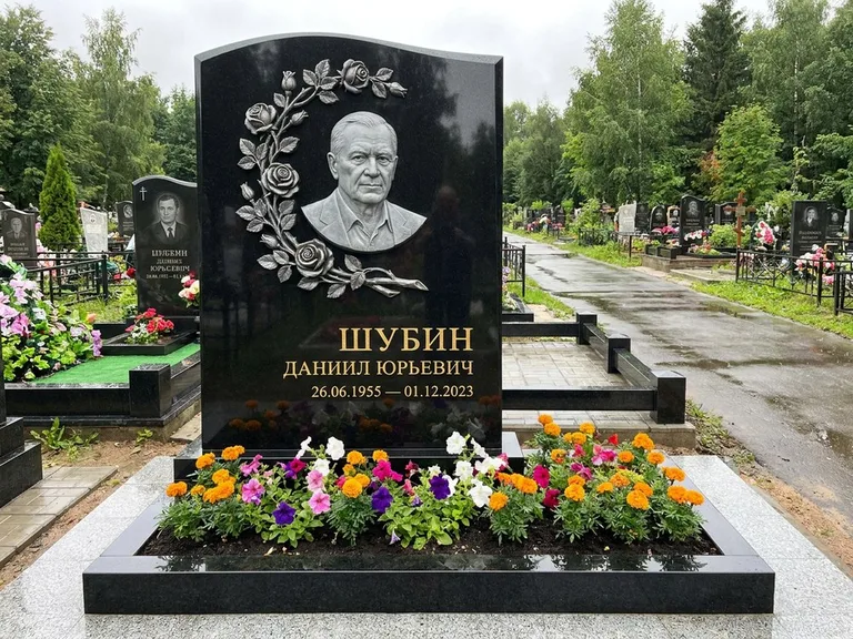 Памятник с барельефом — выполненная работа 34 в Набережных Челнах