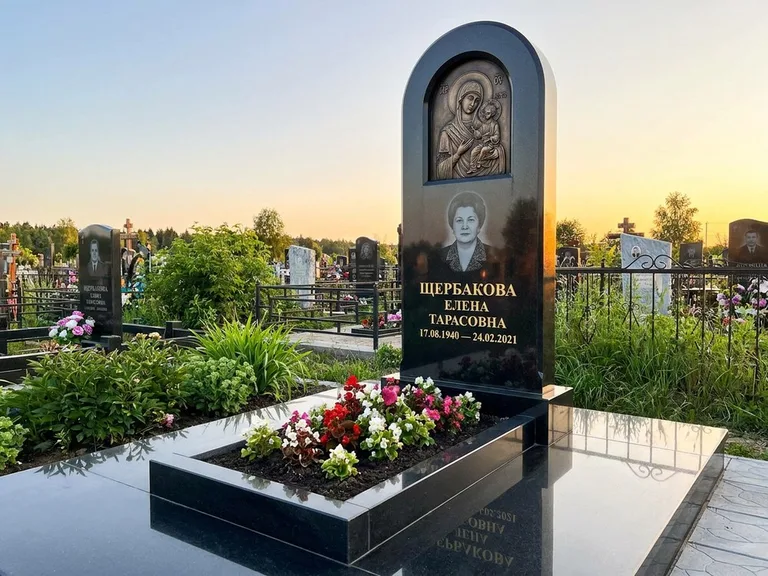 Памятник с барельефом — выполненная работа 35 в Набережных Челнах