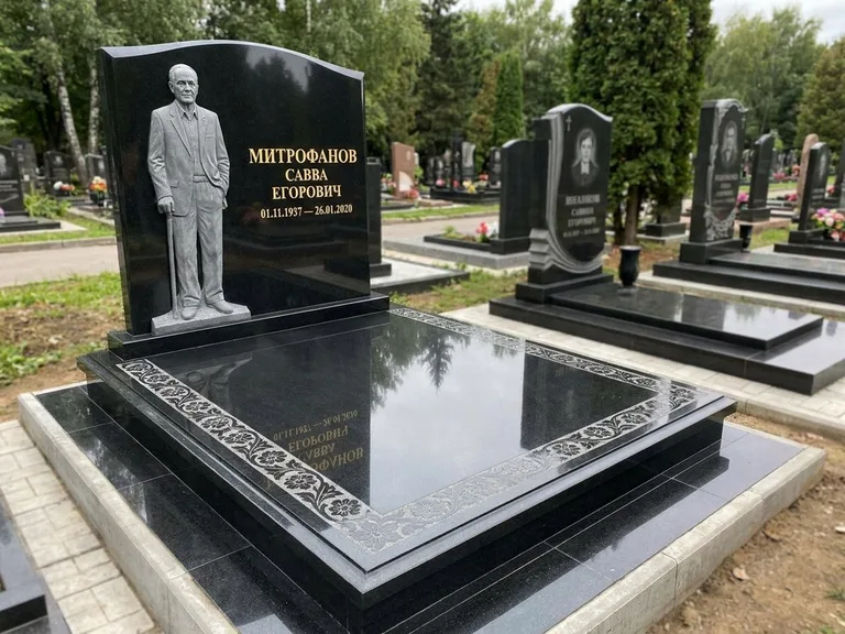 Памятник с барельефом — выполненная работа 48 в Набережных Челнах