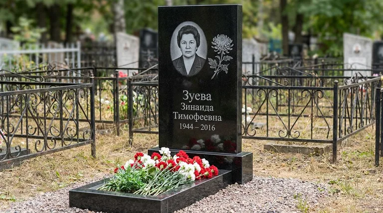 Памятник с гравировкой хризантем — выполненная работа «Зуева» в Набережных Челнах
