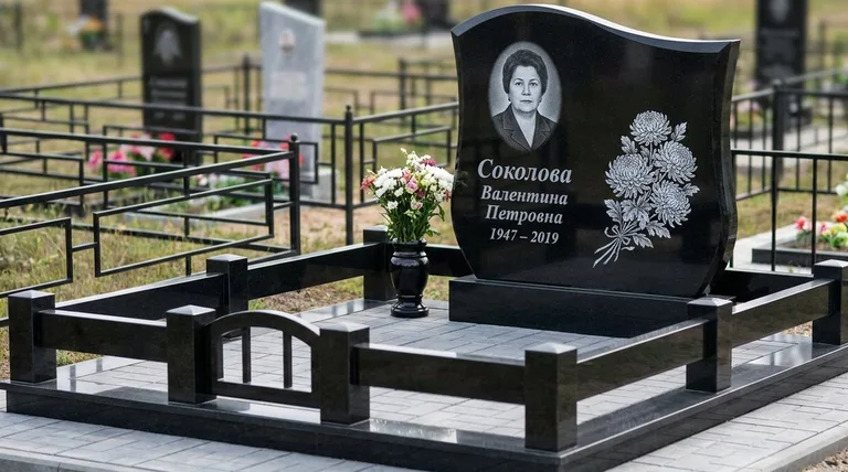Памятник с гравировкой хризантем — выполненная работа «Соколова» в Набережных Челнах