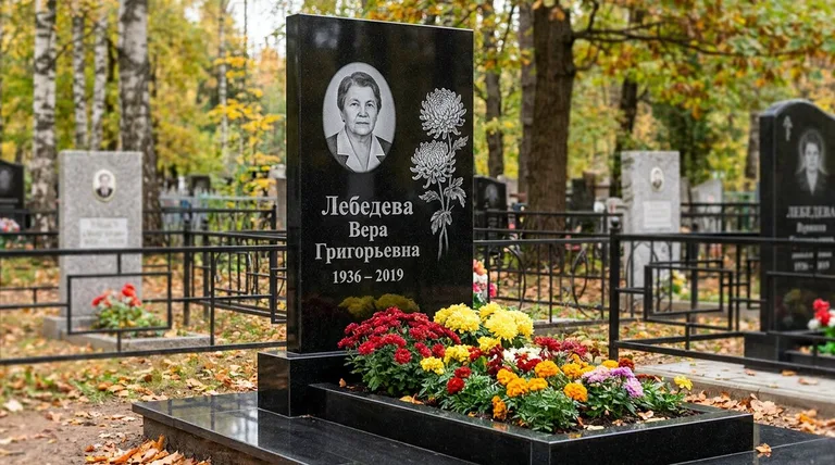 Памятник с гравировкой хризантем — выполненная работа «Лебедева» в Набережных Челнах