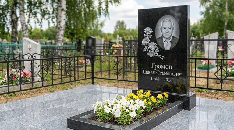 Памятник с гравировкой хризантем — выполненная работа «Громов» в Набережных Челнах