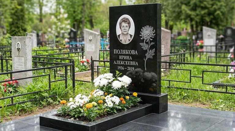 Памятник с гравировкой хризантем — выполненная работа «Полякова» в Набережных Челнах