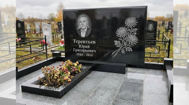 Памятник с гравировкой хризантем — выполненная работа «Терентьев» в Набережных Челнах
