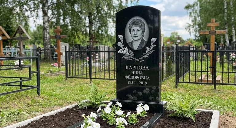 Памятник с гравировкой калл — выполненная работа «Карпова» в Набережных Челнах