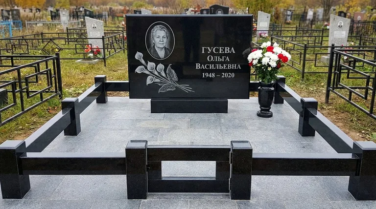 Памятник с гравировкой калл — выполненная работа «Гусева» в Набережных Челнах
