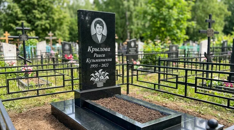 Памятник с гравировкой калл — выполненная работа «Крылова» в Набережных Челнах