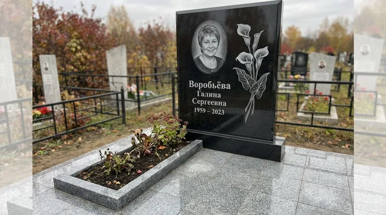 Памятник с гравировкой калл — выполненная работа «Воробьёва» в Набережных Челнах