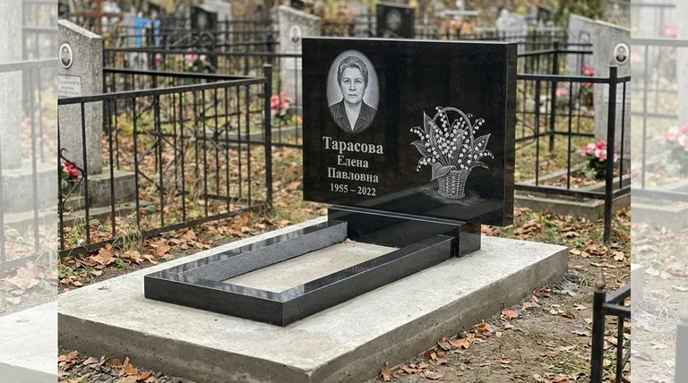 Памятник с гравировкой ландышей — выполненная работа «Тарасова» в Набережных Челнах