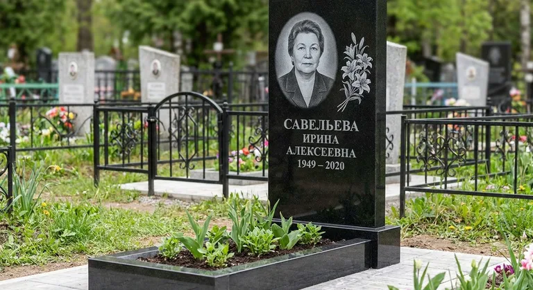 Памятник с гравировкой лилий — выполненная работа «Савельева» в Набережных Челнах