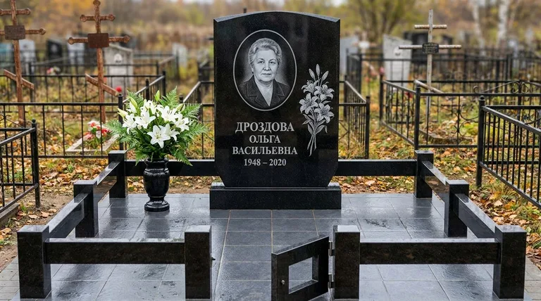 Памятник с гравировкой лилий — выполненная работа «Дроздова» в Набережных Челнах
