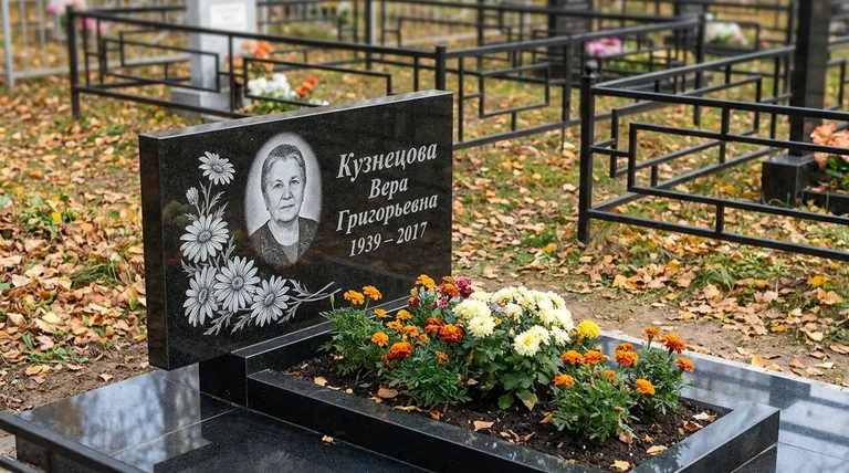 Памятник с гравировкой ромашек — выполненная работа «Кузнецова» в Набережных Челнах