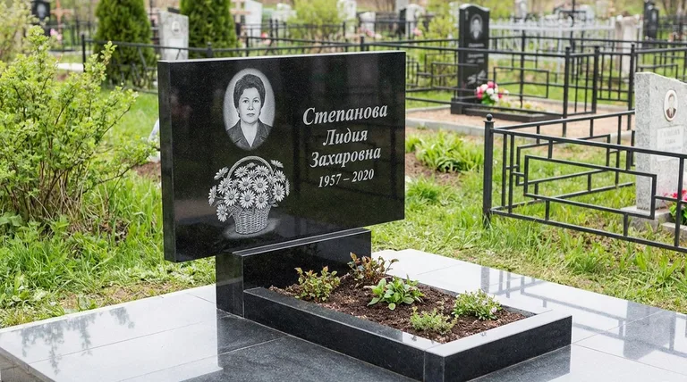 Памятник с гравировкой ромашек — выполненная работа «Степанова» в Набережных Челнах