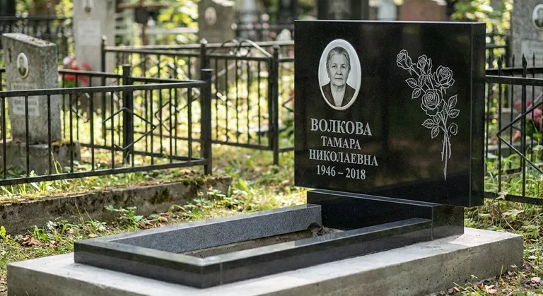 Памятник с гравировкой роз — выполненная работа «Волкова» в Набережных Челнах