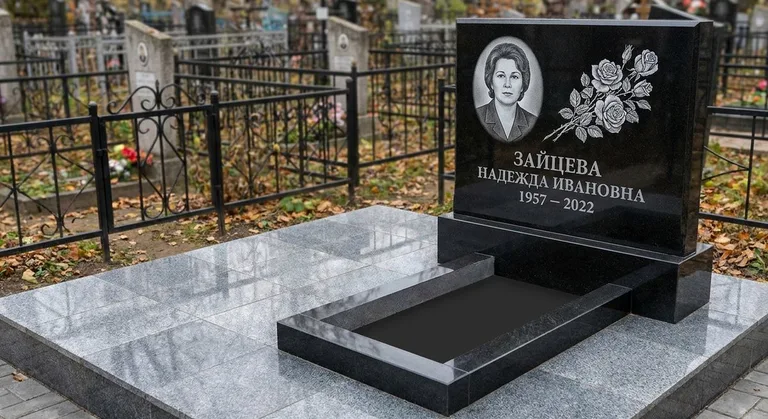 Памятник с гравировкой роз — выполненная работа «Зайцева» в Набережных Челнах