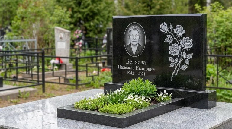 Памятник с гравировкой роз — выполненная работа «Беляева» в Набережных Челнах