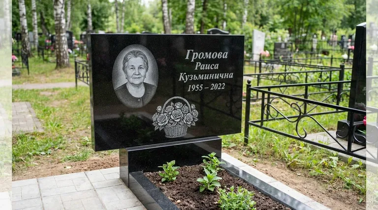 Памятник с гравировкой роз — выполненная работа «Громова» в Набережных Челнах
