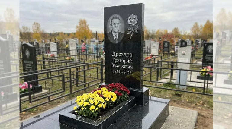 Памятник с гравировкой роз — выполненная работа «Дроздов» в Набережных Челнах