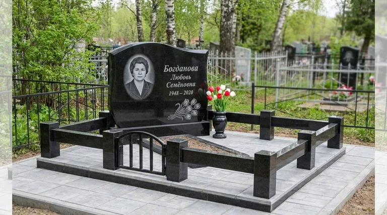 Памятник с гравировкой тюльпанов — выполненная работа «Богданова» в Набережных Челнах