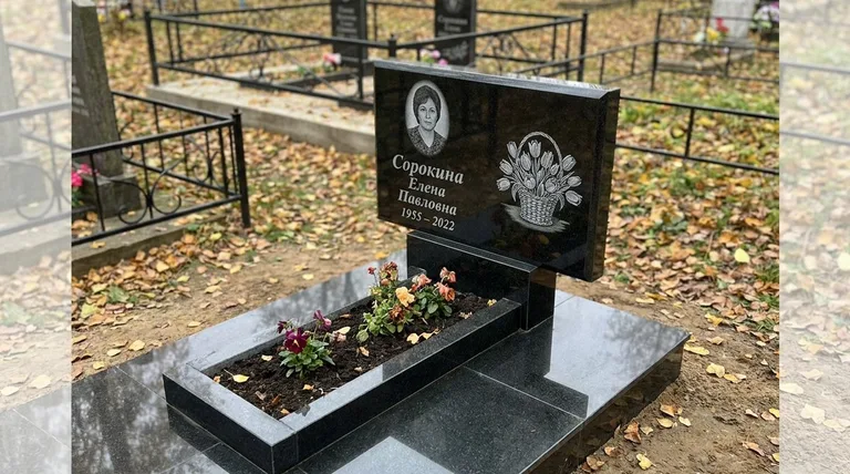 Памятник с гравировкой тюльпанов — выполненная работа «Сорокина» в Набережных Челнах