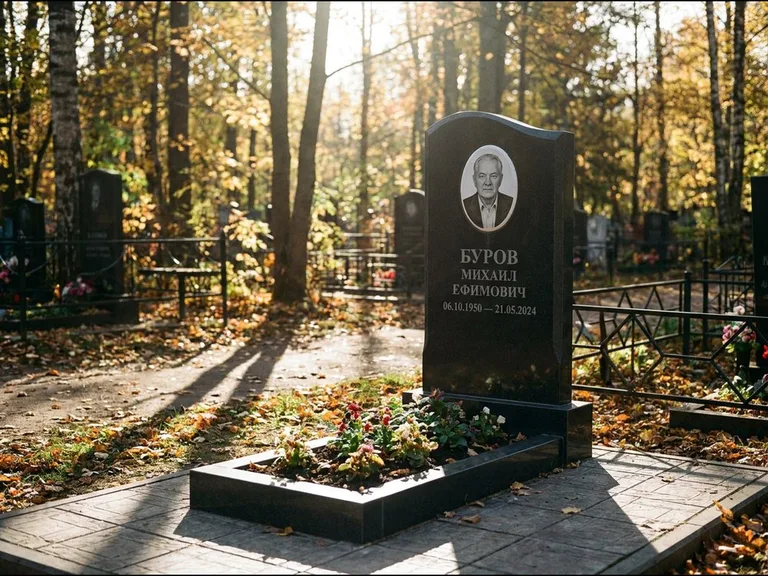 Овальный керамический портрет — установленная работа в Набережных Челнах