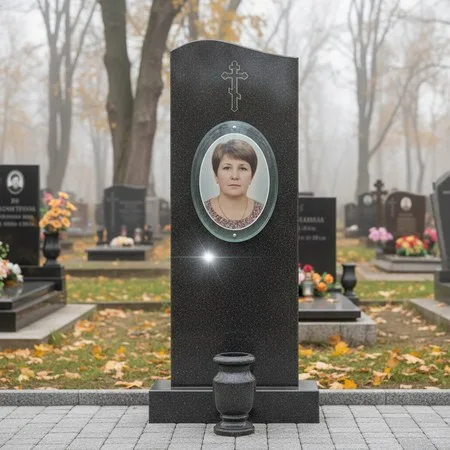Овальный портрет на стекле 240×300 мм на памятнике в Набережных Челнах