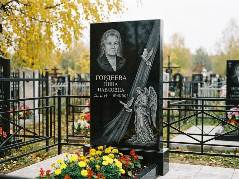 Памятник с гравировкой ангела — гравировка ангела с голубем по диагонали стелы, работа «Гордеева» в Набережных Челнах