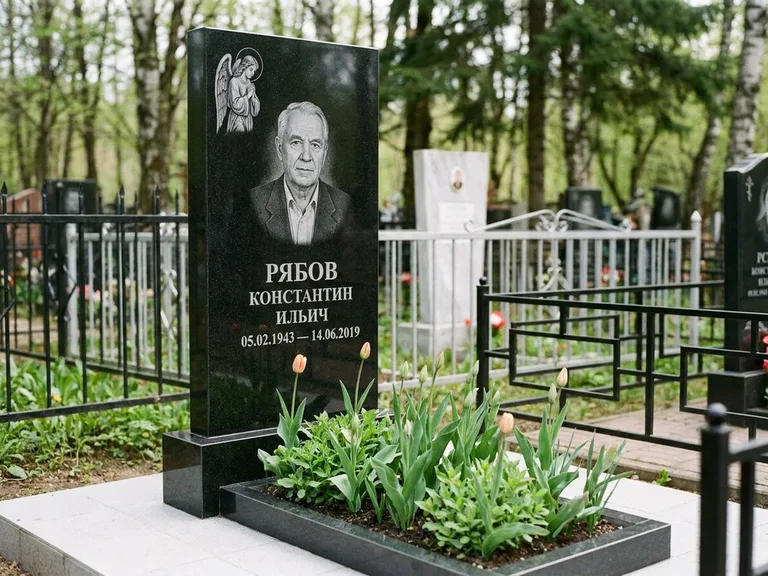 Памятник с гравировкой ангела — гравировка ангела с крестом рядом с эпитафией, работа «Фаддеев» в Набережных Челнах