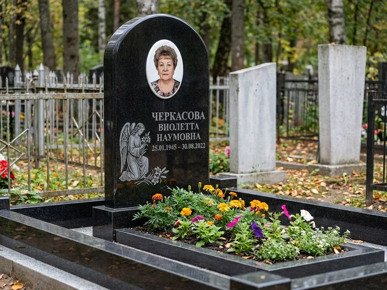 Памятник с гравировкой ангела — гравировка ангела с крестом рядом с эпитафией, работа «Журавлёва» в Набережных Челнах
