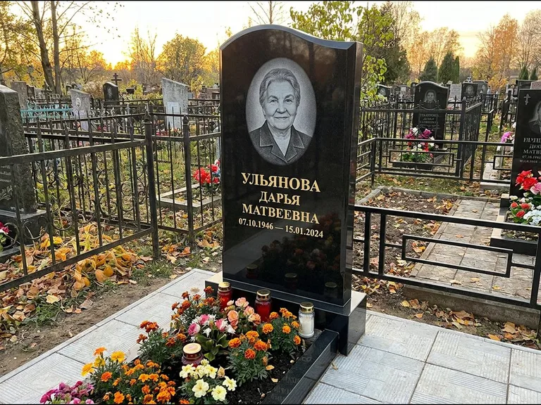 Гравировка портрета на чёрном граните — выполненная работа 12 в Набережных Челнах