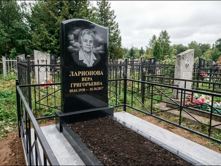 Гравировка портрета на чёрном граните — выполненная работа 16 в Набережных Челнах