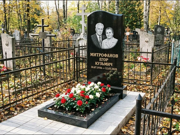 Гравировка портрета на чёрном граните — выполненная работа 17 в Набережных Челнах
