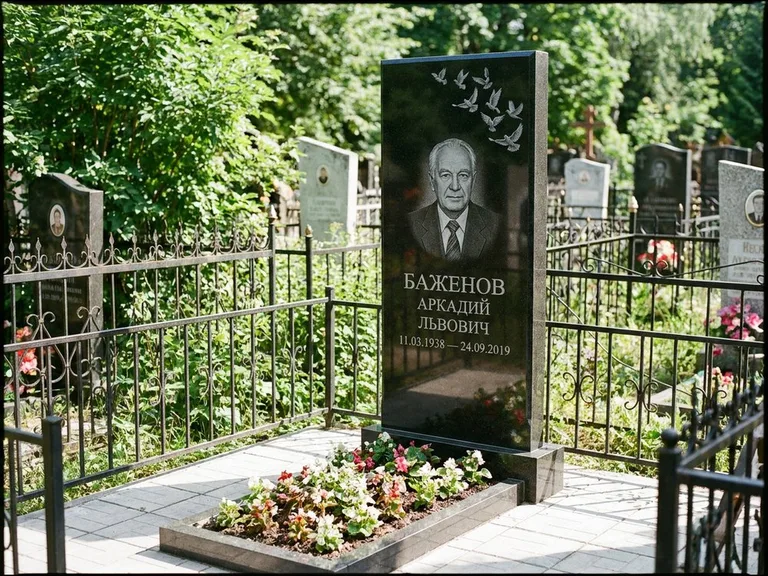 Памятник с гравировкой голубей — гравировка стаи голубей, взлетающей от угла стелы, работа «Баженов» в Набережных Челнах