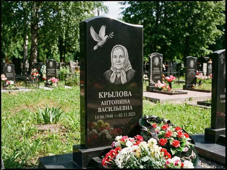 Памятник с гравировкой голубей — гравировка голубей, работа «Крылова» в Набережных Челнах