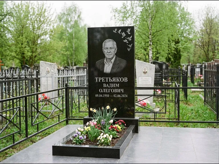 Памятник с гравировкой голубей — гравировка стаи голубей, взлетающей от угла стелы, работа «Третьяков» в Набережных Челнах