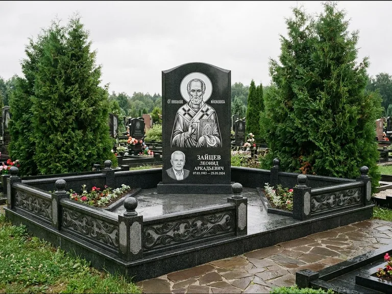 Памятник с гравировкой иконы: стела с гранитным столиком и скамьёй — Архангел Михаил на стеле, семейный участок с плиткой, работа «Верещагина» в Набережных Челнах