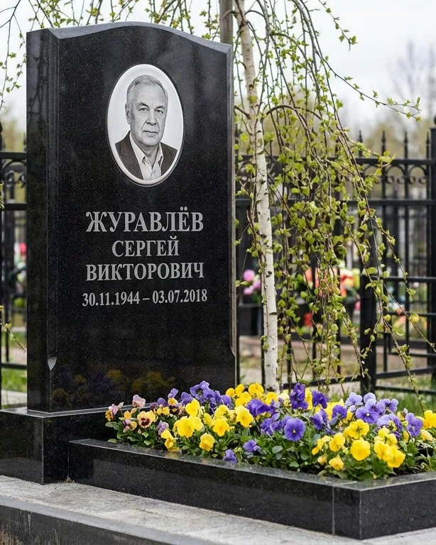Вертикальный памятник под ключ с православным крестом в Набережных Челнах