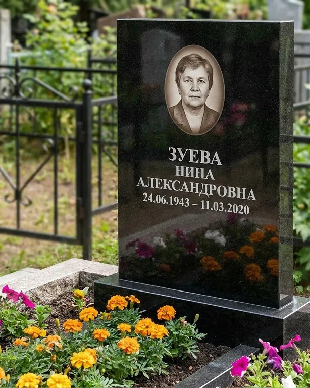 Горизонтальный чёрный гранитный памятник под ключ в Набережных Челнах