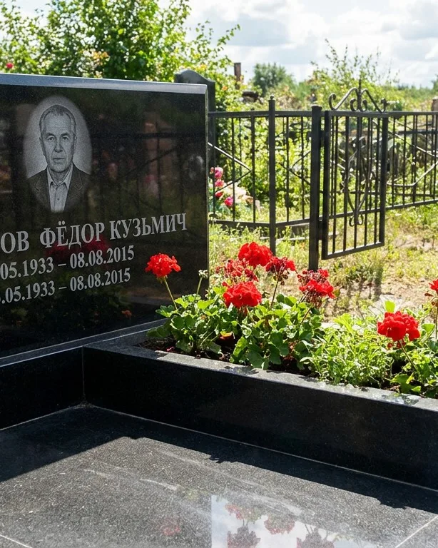 Двойной памятник под ключ с крестом в Набережных Челнах