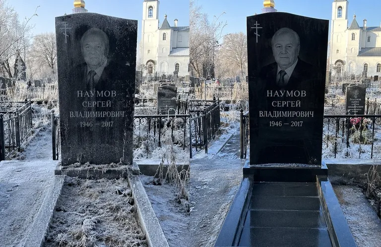 Диптих №18: могила с деревянным крестом и низкой оградкой — выполота трава в Набережных Челнах